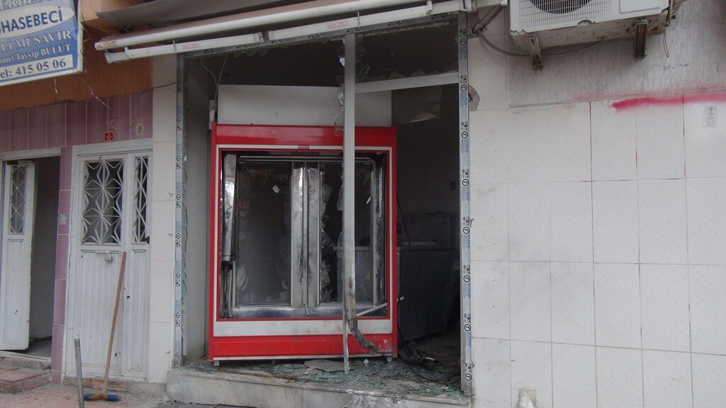 Nusaybin’de atılan roket işyerine isabet etti