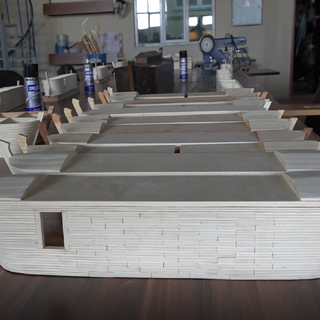 Ağrı’da üniversite öğrencileri küçük parçalardan sanat eseri üretiyor