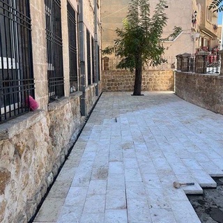 Artuklu Cumhuriyet İlkokulunun bahçesine taş kaplama yapıldı