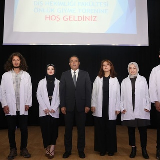 Diş Hekimliği Fakültesi öğrencileri için önlük giyme töreni düzenlendi