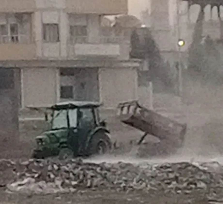 Nusaybin’de gelişi güzel moloz döken traktöre ceza