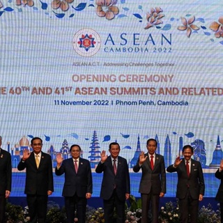 AB-ASEAN zirvesinde ekonomik işbirliği görüşüldü