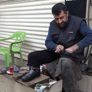 Ayakkabı boyacıları soğuk havada ‘ekmek mücadelesi’ veriyor!