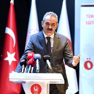 Bakan Özer: 10 bin çocuğa öğretmen göndererek evde eğitim imkânı sağlıyoruz