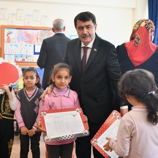 Ankara Valisinin katılımıyla karne dağıtım töreni yapıldı
