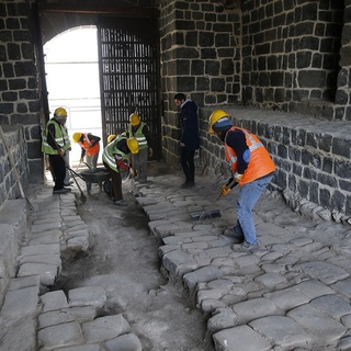Diyarbakır’da 1700 yıllık taş döşemeleri ortaya çıkarıldı
