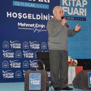 ”Kızlarımıza ‘başörtülü feministlik’ aşılıyorlar”