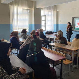 “Koruyucu Meleğim Annem” projesinin veli eğitimleri başladı