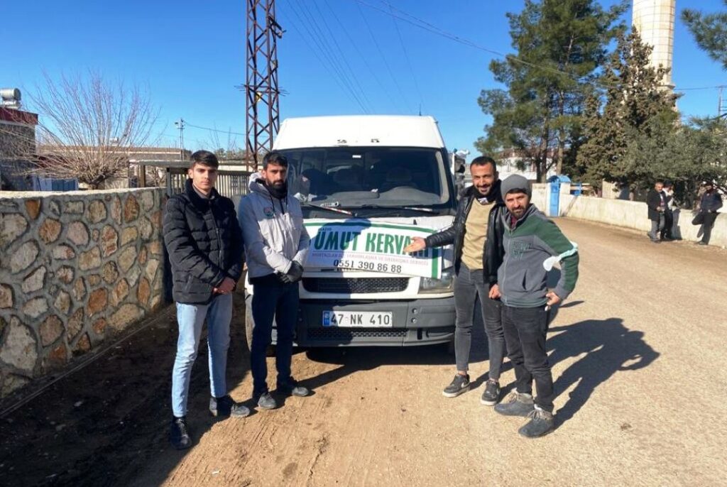 Nusaybin Umut Kervanı Vakfı Deprem bölgesine kurtarma Ekip ile yardım malzemeleri gönderdi.