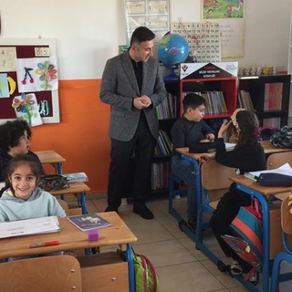 Batman Üniversitesi Rektörü Demir, ilkokul öğrencileriyle bir araya geldi