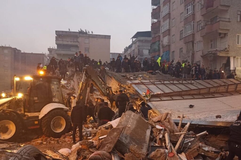Depremde son durum: 3 bin 381 vefat, 20 bin 426 yaralı