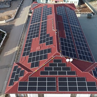 Okul çatılarına “Güneş Enerjisi Santrali” kuruldu; milyon liralık elektrik üretildi!