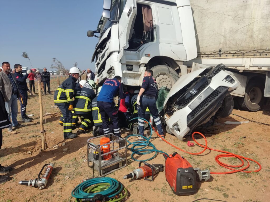 Mardin’de trafik kazası: 2 ölü, 1 ağır yaralı