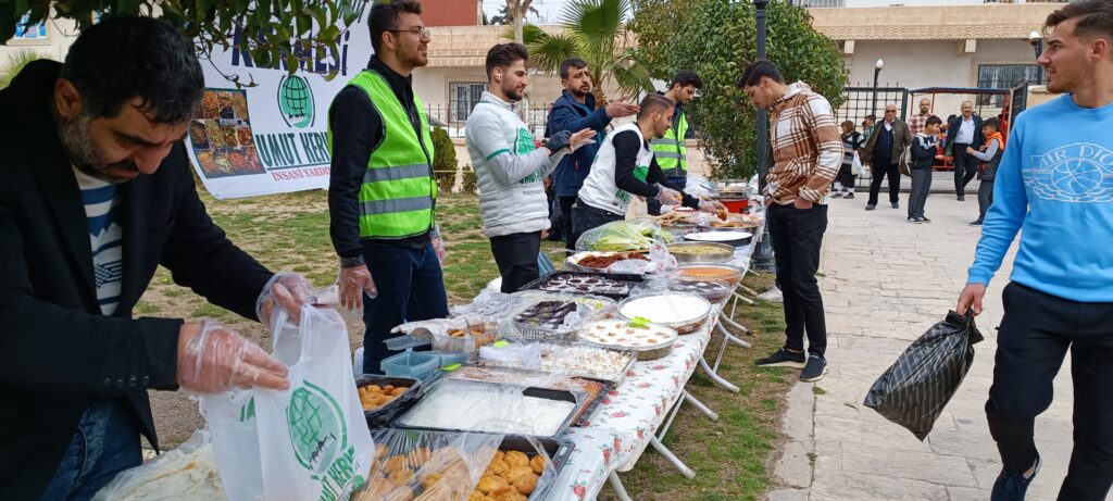 Umut Kervanı Nusaybin depremzedeler yararına kermes düzenledi