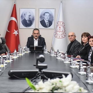Bakan Özer, deprem bölgesindeki 10 ilin milli eğitim müdürüyle görüştü