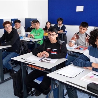 Depremden etkilenen binlerce öğrenci başka illere nakledildi