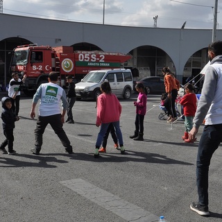 HÜDA PAR Gençlik Kolları depremzede çocuklara psikososyal destek amaçlı etkinlikler düzenliyor