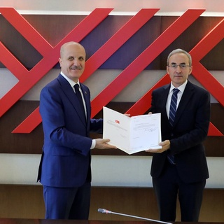 GİBTÜ rektörlüğüne atanan Demir mazbatasını aldı