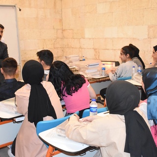 Akademi Lise öğrencilerine kitap setleri hediye edildi