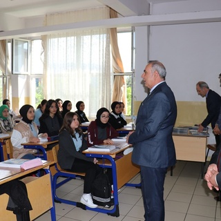 Bingöl’de öğrencilere kaynak kitap dağıtımı başladı