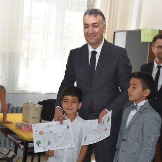 Bitlis’te 110 bin öğrenci karne alarak yaz tatiline girdi