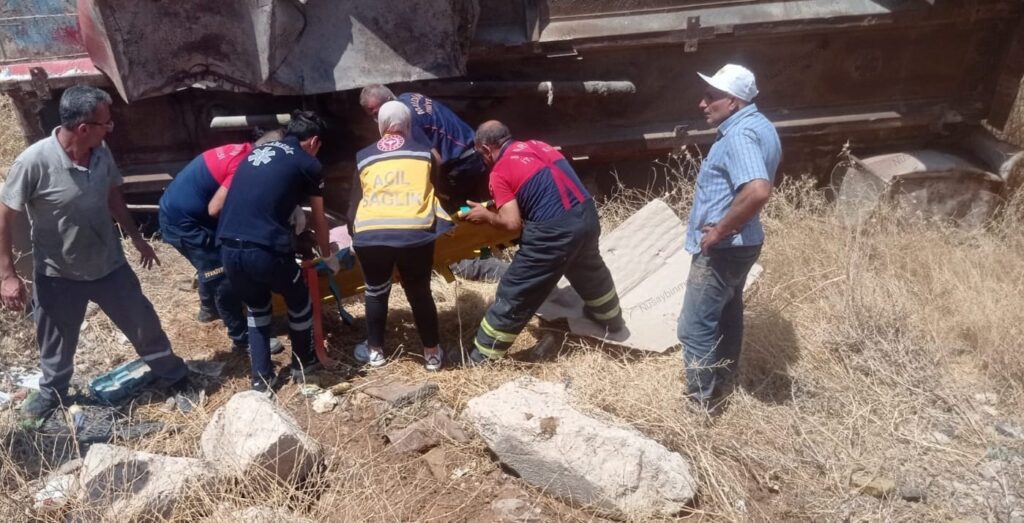 Nusaybin’de üzerine su tankeri devrilen kişi ağır yaralandı