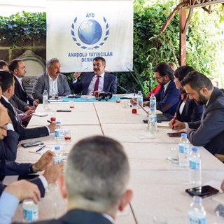 Bakan Tekin basın mensuplarıyla bir araya geldi