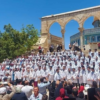 Filistin&#8217;deki tıp öğrencileri Mescid-i Aksa&#8217;nın avlusunda yemin etti, Nusaybin Medya