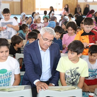 Kur’an kursu öğrencileri sevindirildi