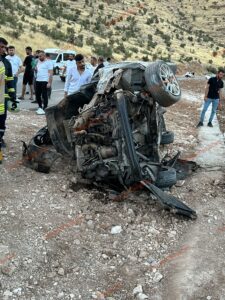 Nusaybin’de trafik kazası otomobil hurdaya döndü: 2 ağır yaralı