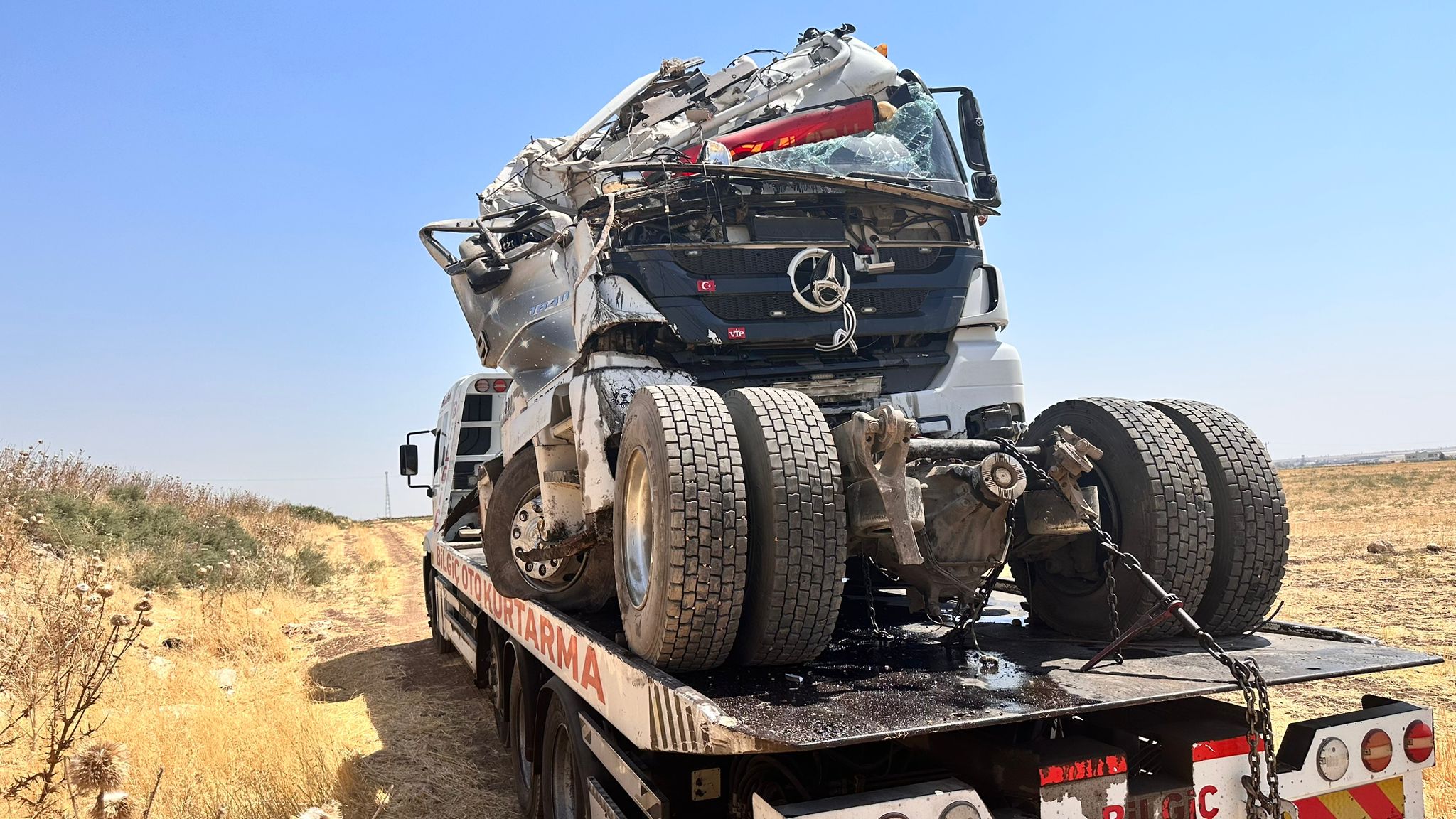 Mısır yüklü kamyon devrildi, 1 yaralı, Nusaybin Medya