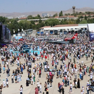 Ankara semaları TEKNOFEST’teki uçuş gösterileriyle renklendi