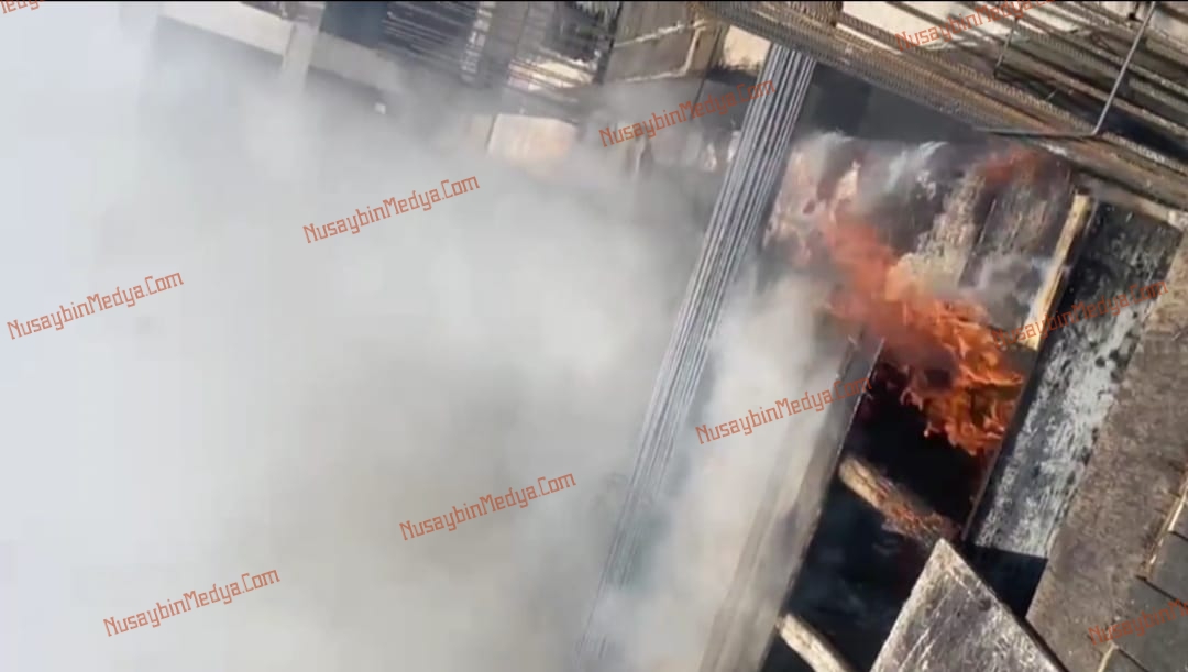 Nusaybin’de yeni yapılan evin tahta kalıplarında yangın çıktı, Nusaybin Medya