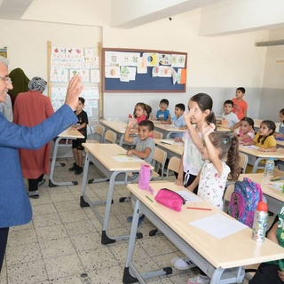Battalgazi Belediye Başkanı Güder, 1. Sınıf öğrencilerinin heyecanına ortak oldu