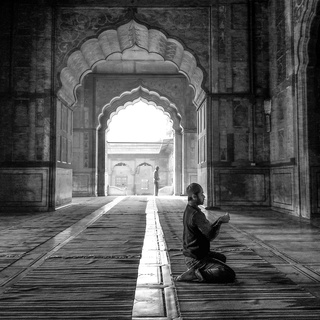 “Şu hâlde, kim mü’min olarak salih bir amel işlerse…”