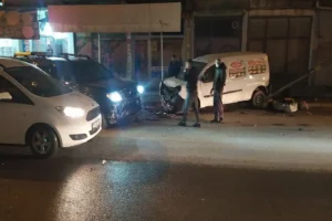 Nusaybin’de 3 araç kafa kafaya çarpıştıh
