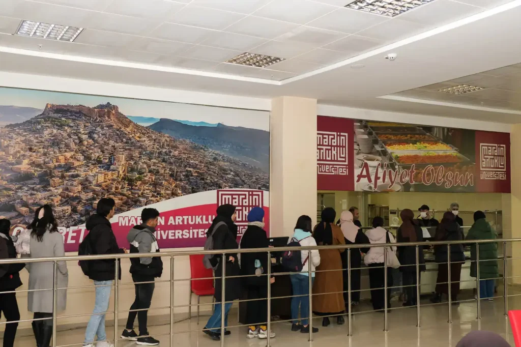 MAÜ’den öğrencilere yemek desteği sağlayan belediyeye teşekkür