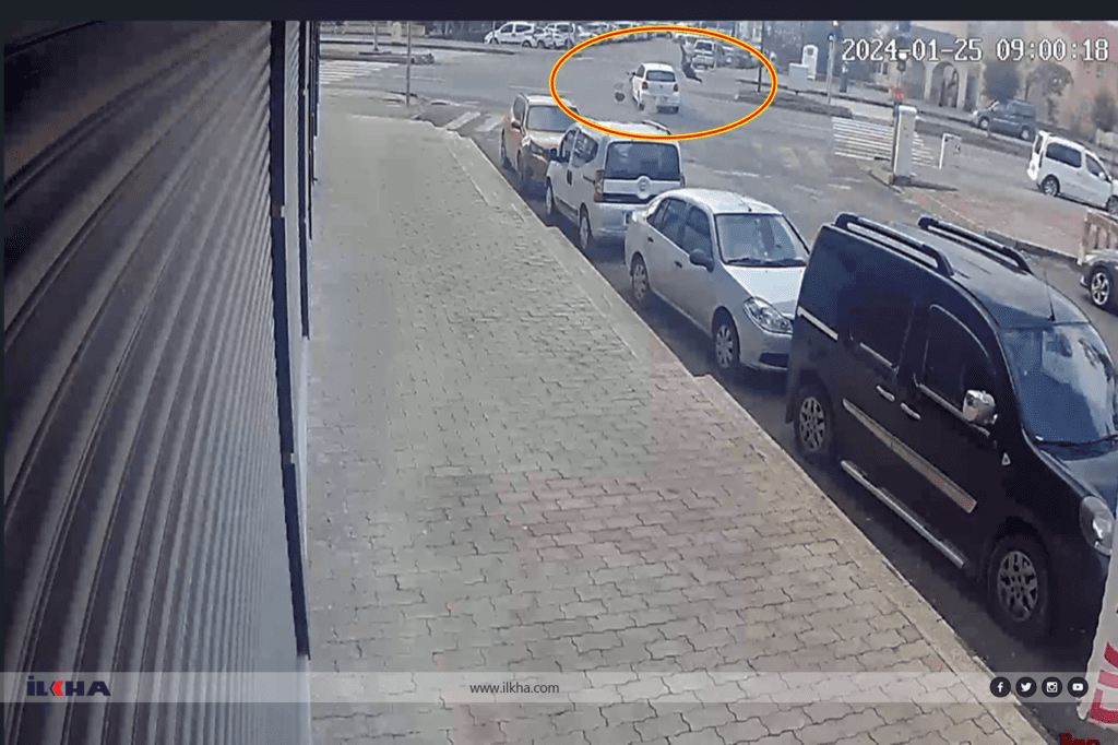 Motosiklet kazası kameralara yansıdı: 1 yaralı