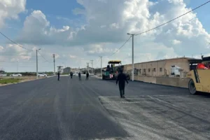 Mardin Büyükşehir Belediyesinin, asfaltlama ve parke çalışmaları sürüyor