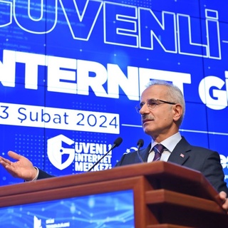 Bakan Uraloğlu’ndan ailelere çağrı: Çocuklarınızı internette yalnız bırakmayın