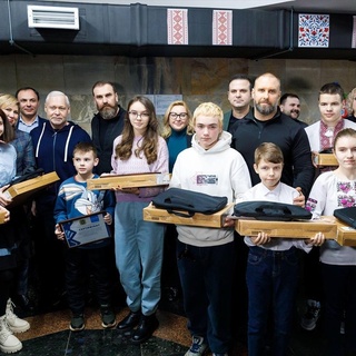 Evet onlar sizin gibi sarı saçlı, mavi gözlü