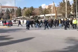 Mardin’de  Adliye önünde silahlı ve bıçaklı kavga: 2’si ağır 10 yaralı