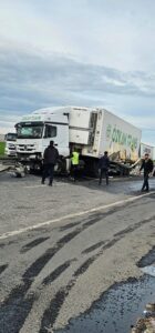 Nusaybin’de mazot yüklü tanker devrildi: 2 yaralı
