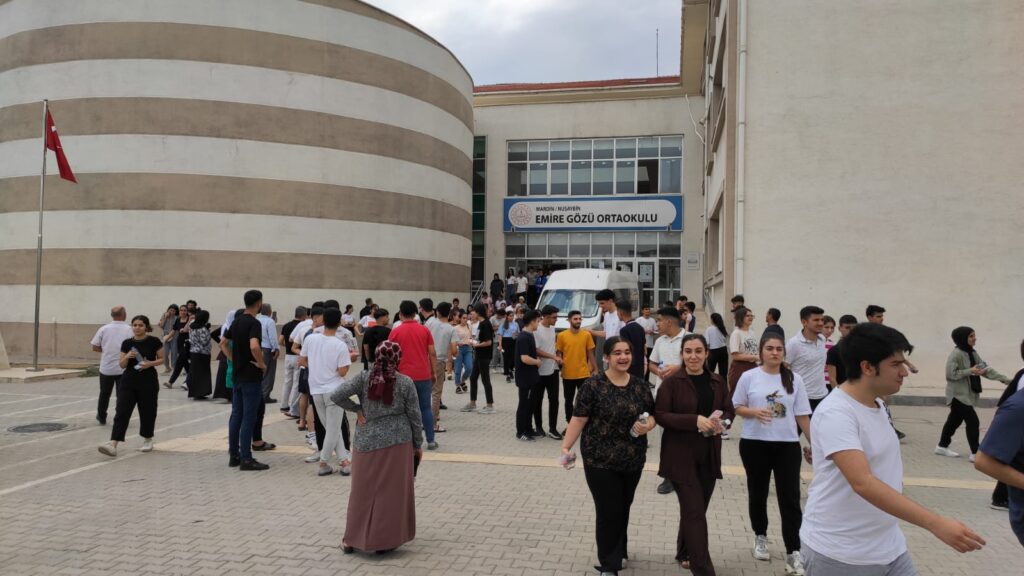 Nusaybin’de 46 okulda YKS sınavına giren binlerce öğrenci ter döktü