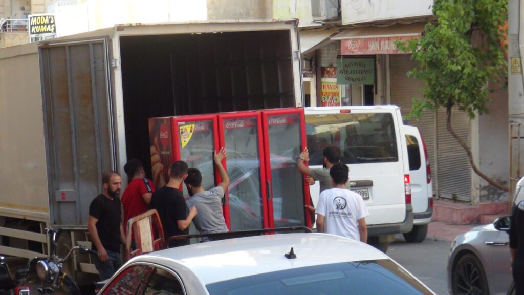 Marketinde bulunan boykot ürünlerini satmayarak vatandaştan takdir topladı