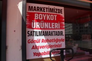 Nusaybin’de, Marketinde boykotlu malları satmayarak yapılan zulme karşı duruş sergiliyor