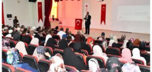 “Kazım Türkmen, Nusaybin’deki Mevlid-i Nebi Konferansında Katılımcılarla Bir Araya Geldi