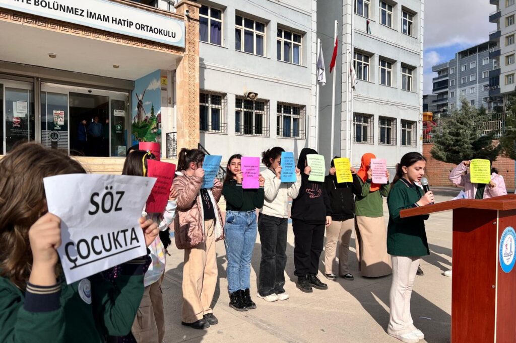 Mardin’de ortaokulu öğrencileri, Filistin’deki çocuk katliamına dikkat çekti