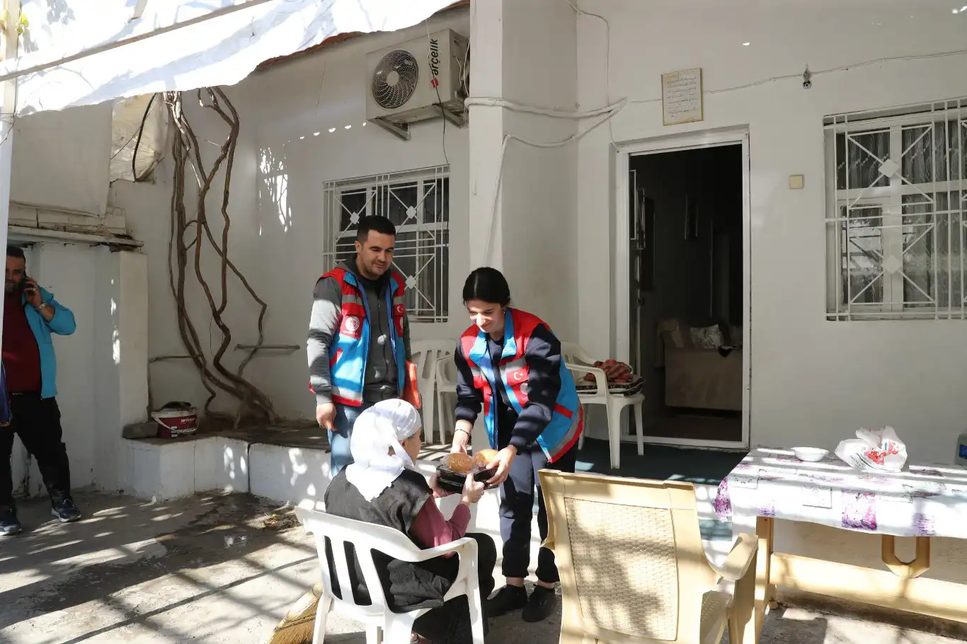 Kızıltepe’de İhtiyaç Sahiplerine Sıcak Yemek Hizmeti Yeniden Başladı