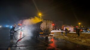 Nusaybin’de akaryakıt yüklü tanker yangını